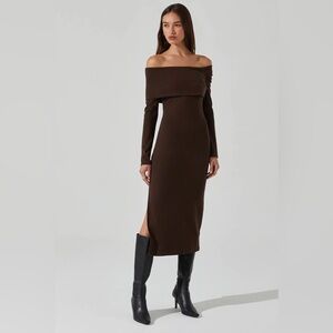 ASTR Jada Off Shoulder Midi Dress